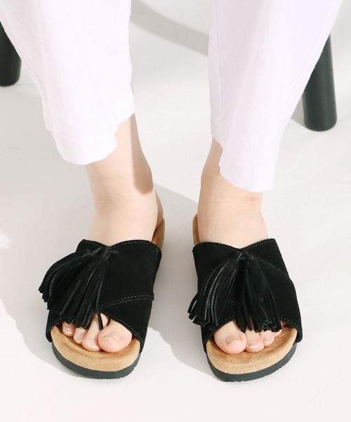 Minnetonka(ミネトンカ)の「MINNETONKA/ミネトンカ Mila スエード タッセル フラット サンダル(サンダル・レディース・ブラック/シルバーグレー/ベージュ・5/6/7/8)」の5枚目の写真
