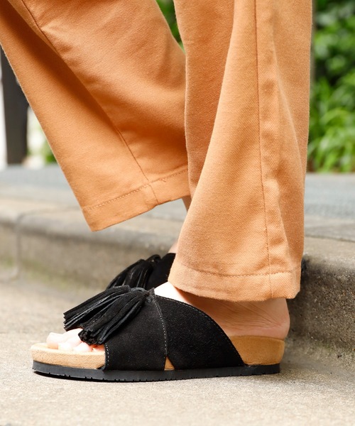 Minnetonka(ミネトンカ)の「MINNETONKA/ミネトンカ Mila スエード タッセル フラット サンダル(サンダル・レディース・ブラック/シルバーグレー/ベージュ・5/6/7/8)」の9枚目の写真