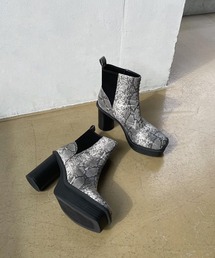 ヘビーソールスタッズブーツ