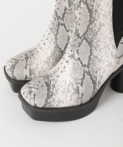 PAGEBOY（ページボーイ）の「ヘビーソールスタッズブーツ（ブーツ・レディース・パイソン/ブラック/ターコイズブルー・L/M）」の20枚目の写真