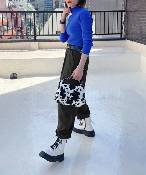 PAGEBOY（ページボーイ）の「レザー加工カーゴパンツ（カーゴパンツ・レディース・ブラック/オフホワイト/ブルー系その他・FREE）」の4枚目の写真