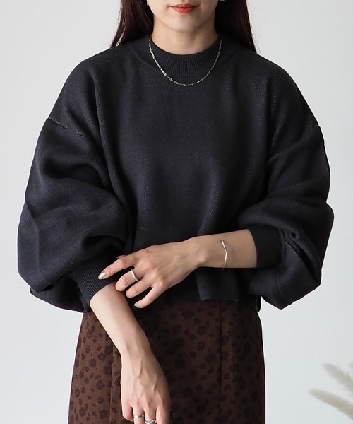 Riberry(リベリー)の「ショート丈バックロゴニットプルオーバー(ニット/セーター・レディース・オフホワイト/チャコールグレー/パープル・MEDIUM)」の5枚目の写真
