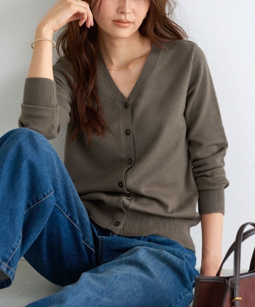 Pierrot（ピエロ）の「プレミアムカシミヤタッチカーディガン（カーディガン/ボレロ・レディース・ブラック/ピンク/アイボリー/モカ/オレンジ系その他/ロイヤルブルー/ネイビー/チャコール/ブルー/ブラウン/ライトグレー/ベビーピンク/グリーン系その他/ブルー系その他/ブラウン系・M/L/LL/3L）」の7枚目の写真