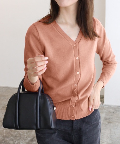 Pierrot（ピエロ）の「プレミアムカシミヤタッチカーディガン（カーディガン/ボレロ・レディース・ブラック/ピンク/アイボリー/モカ/オレンジ系その他/ロイヤルブルー/ネイビー/チャコール/ブルー/ブラウン/ライトグレー/ベビーピンク/グリーン系その他/ブルー系その他/ブラウン系・M/L/LL/3L）」の15枚目の写真