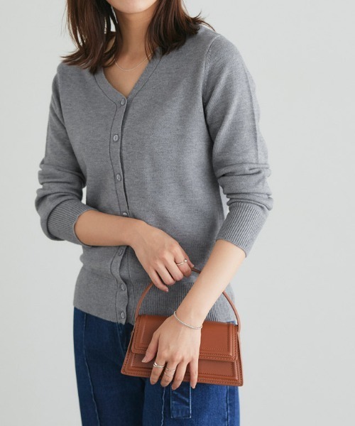 Pierrot（ピエロ）の「プレミアムカシミヤタッチカーディガン（カーディガン/ボレロ・レディース・ブラック/ピンク/アイボリー/モカ/オレンジ系その他/ロイヤルブルー/ネイビー/チャコール/ブルー/ブラウン/ライトグレー/ベビーピンク/グリーン系その他/ブルー系その他/ブラウン系・M/L/LL/3L）」の4枚目の写真