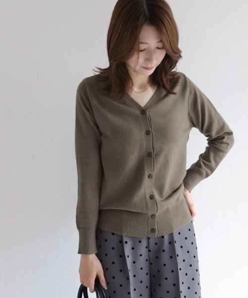 Pierrot（ピエロ）の「プレミアムカシミヤタッチカーディガン（カーディガン/ボレロ・レディース・ブラック/ピンク/アイボリー/モカ/オレンジ系その他/ロイヤルブルー/ネイビー/チャコール/ブルー/ブラウン/ライトグレー/ベビーピンク/グリーン系その他/ブルー系その他/ブラウン系・M/L/LL/3L）」の19枚目の写真