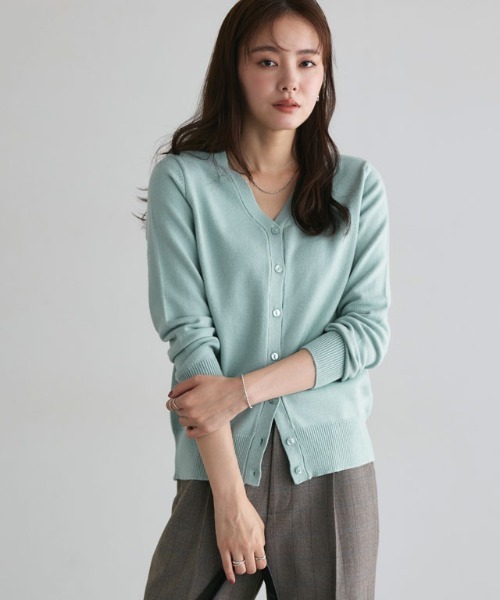 Pierrot（ピエロ）の「プレミアムカシミヤタッチカーディガン（カーディガン/ボレロ・レディース・ブラック/ピンク/アイボリー/モカ/オレンジ系その他/ロイヤルブルー/ネイビー/チャコール/ブルー/ブラウン/ライトグレー/ベビーピンク/グリーン系その他/ブルー系その他/ブラウン系・M/L/LL/3L）」の20枚目の写真