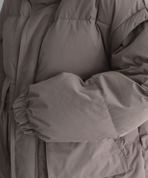 fredy emue（フレディエミュ）の「オーバーサイズダウンコート（ダウンジャケット/コート・レディース・ライトグレー/ブラック/パープル/ブラウン・38）」の16枚目の写真