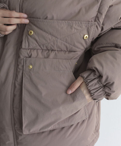 fredy emue（フレディエミュ）の「オーバーサイズダウンコート（ダウンジャケット/コート・レディース・ライトグレー/ブラック/パープル/ブラウン・38）」の14枚目の写真