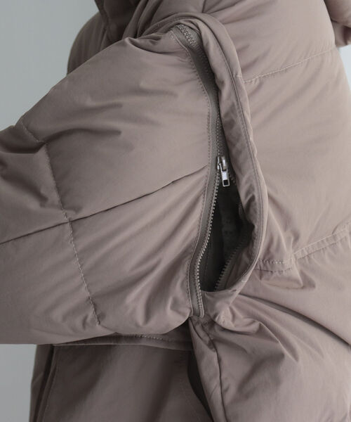 fredy emue（フレディエミュ）の「オーバーサイズダウンコート（ダウンジャケット/コート・レディース・ライトグレー/ブラック/パープル/ブラウン・38）」の12枚目の写真