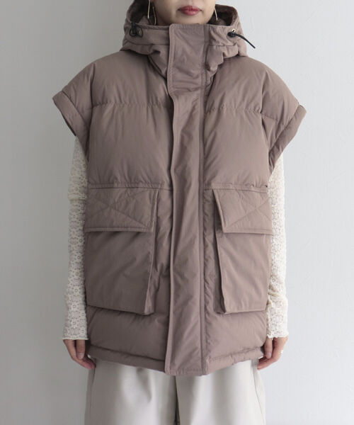 fredy emue（フレディエミュ）の「オーバーサイズダウンコート（ダウンジャケット/コート・レディース・ライトグレー/ブラック/パープル/ブラウン・38）」の11枚目の写真
