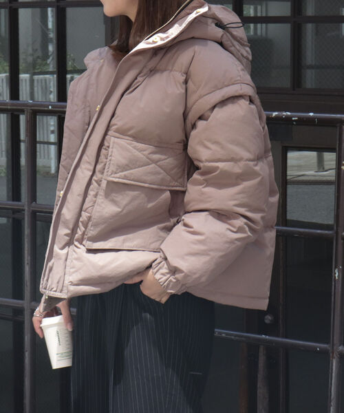 fredy emue（フレディエミュ）の「オーバーサイズダウンコート（ダウンジャケット/コート・レディース・ライトグレー/ブラック/パープル/ブラウン・38）」の6枚目の写真