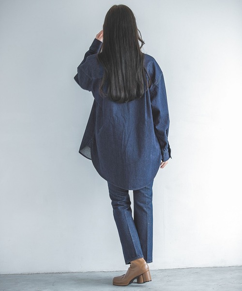 A part by（アパートバイ）の「【S/Mサイズ展開】フレアデニムパンツ（デニムパンツ・レディース・ネイビー/ブルー・SMALL/MEDIUM）」の17枚目の写真