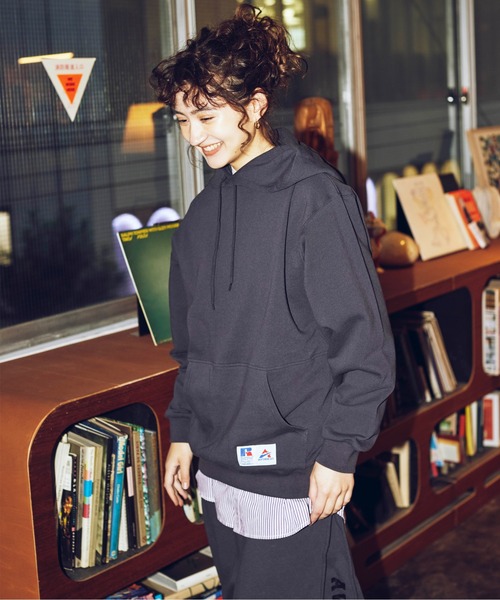 Russell Athletic（ラッセルアスレティック）の「【RUSSELL ATHLETIC × AVIREX】Women's PULL-OVER PARKA/ ウィメンズ プルオーバーパーカー（パーカー・レディース・ブルー系その他3/グレー/ブラック・F）」の4枚目の写真