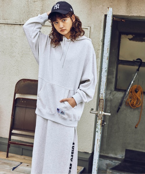 Russell Athletic（ラッセルアスレティック）の「【RUSSELL ATHLETIC × AVIREX】Women's PULL-OVER PARKA/ ウィメンズ プルオーバーパーカー（パーカー・レディース・ブルー系その他3/グレー/ブラック・F）」の16枚目の写真