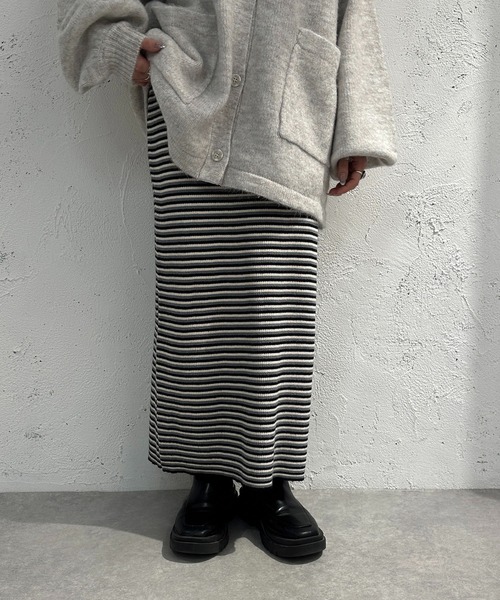 apres jour mignon（アプレジュールミニョン）の「ニットボーダーロングスカート【ZOZOTOWN限定アイテム】（スカート・レディース・ダークブラウン/ブラック系その他/グリーン系その他・X-LARGE/MEDIUM/SMALL）」の4枚目の写真