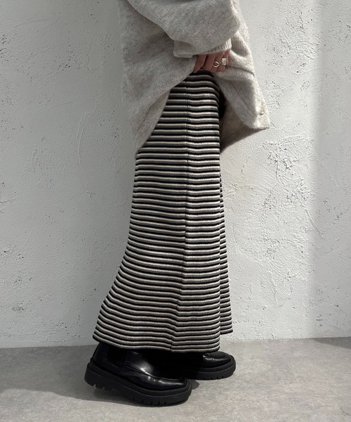 apres jour mignon（アプレジュールミニョン）の「ニットボーダーロングスカート【ZOZOTOWN限定アイテム】（スカート・レディース・ダークブラウン/ブラック系その他/グリーン系その他・X-LARGE/MEDIUM/SMALL）」の6枚目の写真