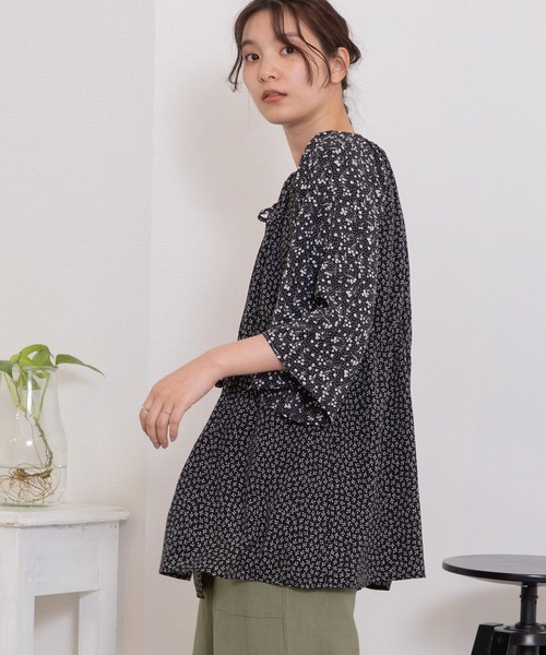 POU DOU DOU(プードゥドゥ)の「シフォンプリントミックスリボンフレア袖ブラウス(シャツ/ブラウス・レディース・ブラック/アイボリー/ブラウン・3)」の18枚目の写真