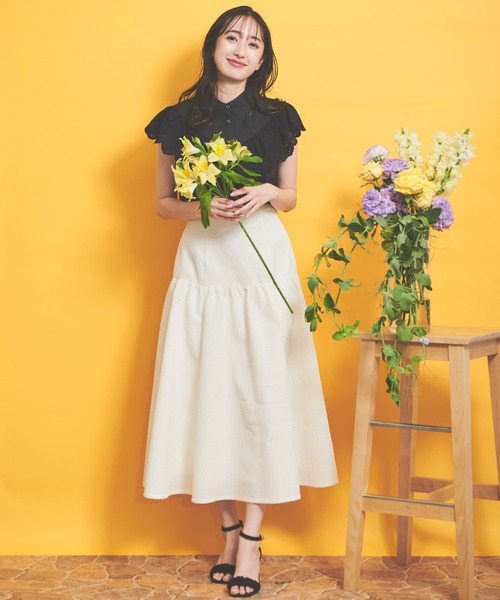 NOELA(ノエラ)の「エンボススカート(スカート・レディース・ブラック/ベージュ/オフホワイト・フリー)」の4枚目の写真