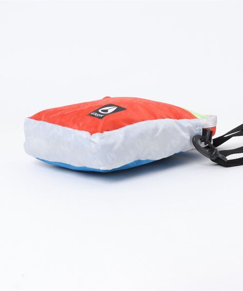 NIXON（ニクソン）の「【NIXON/ニクソン】Stash Bag　ショルダーバッグ　容量1.5L　海洋プラスチックを採用したサステイナブルモデル（ショルダーバッグ・メンズ・マルチ・FREE）」の3枚目の写真