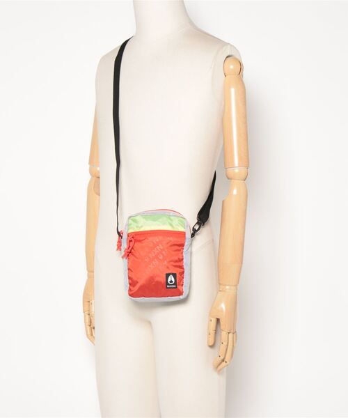 NIXON（ニクソン）の「【NIXON/ニクソン】Stash Bag　ショルダーバッグ　容量1.5L　海洋プラスチックを採用したサステイナブルモデル（ショルダーバッグ・メンズ・マルチ・FREE）」の5枚目の写真