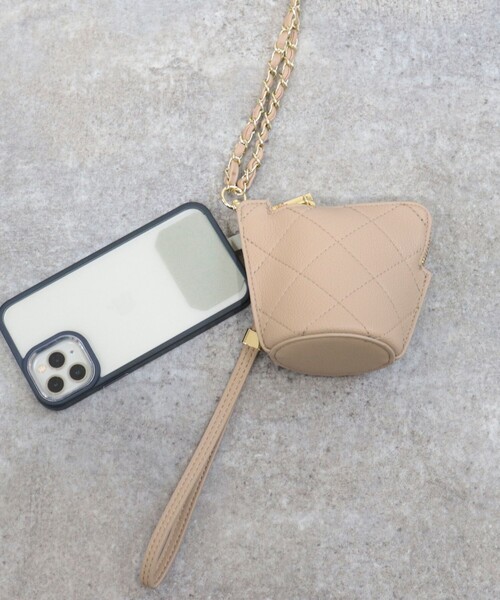 fredy emue(フレディエミュ)の「チェーンモバイルショルダーキルトポーチ(ポーチ・レディース・ブラック/ベージュ・FREE)」の4枚目の写真
