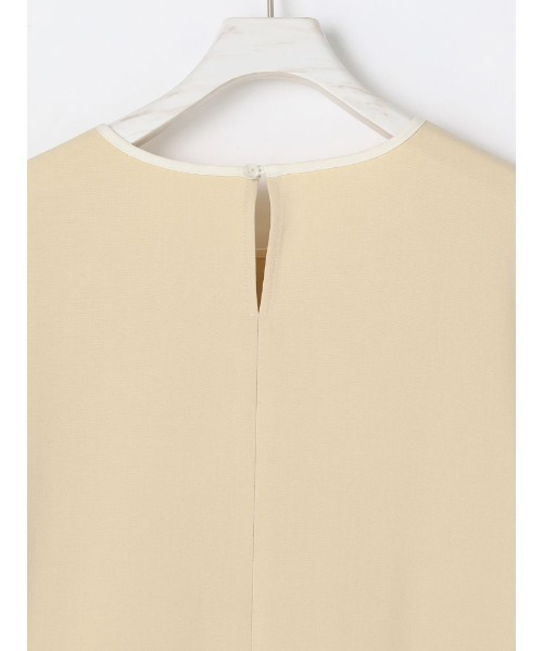 Perfect Suit FActory（パーフェクトスーツファクトリー）の「【セットアップ可能】バイカラーパイピング　ブラウス　ベージュ/グリーン（シャツ/ブラウス・レディース・ベージュ/ライトグリーン・M/L/S）」の8枚目の写真