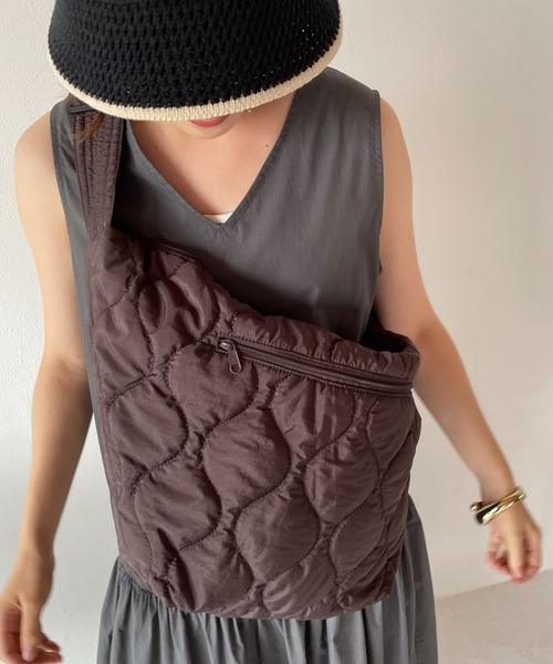 LOWRYS FARM（ローリーズファーム）の「ハッスイキルティングショルダー　965749（ショルダーバッグ・レディース・ブラウン/アイボリー/ブラック・FREE）」の4枚目の写真