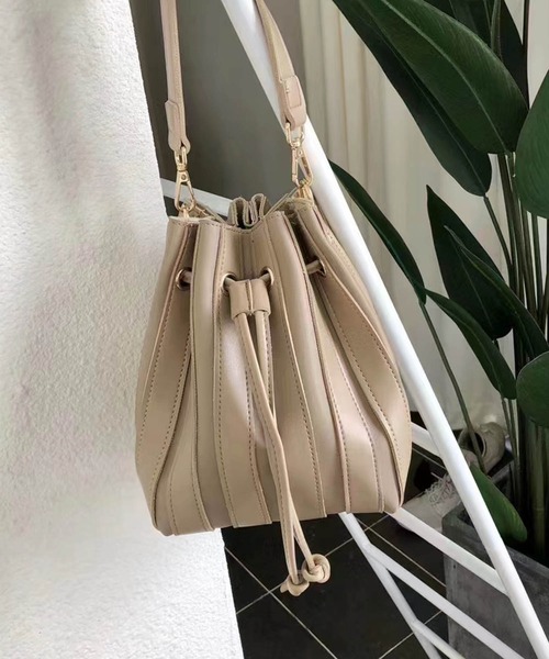 MAISON BREEZE(メゾンブリーズ)の「【MAISON BREEZE】巾着ミニショルダー KNF025(ショルダーバッグ・レディース・アイボリー/ブラック/ベージュ・FREE)」の10枚目の写真