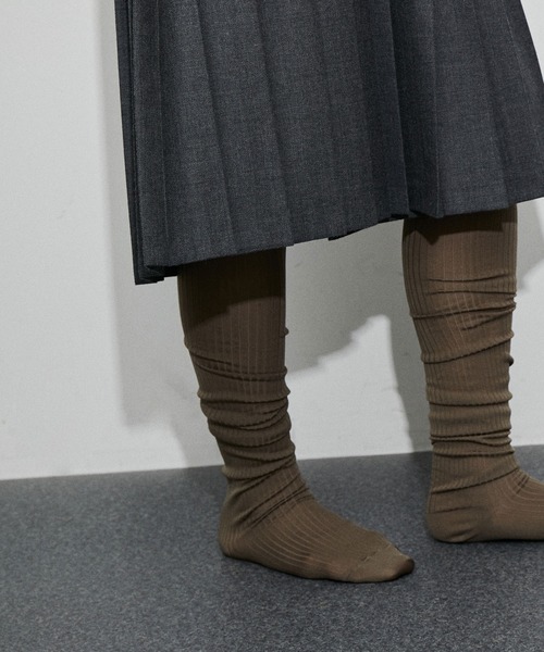 ADAM ET ROPE'(アダムエロペ)の「リブニーハイソックス(ソックス/靴下・レディース・キナリ/オリーブ/ブラック・FREE)」の3枚目の写真