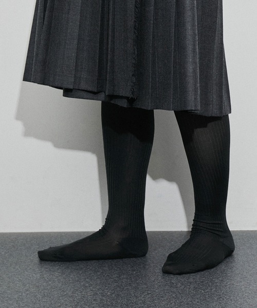 ADAM ET ROPE'(アダムエロペ)の「リブニーハイソックス(ソックス/靴下・レディース・キナリ/オリーブ/ブラック・FREE)」の1枚目の写真