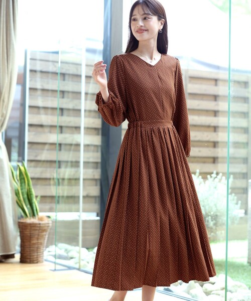 【大きいサイズ】パフスリーブプリーツワンピース（ワンピース）｜Tiaclasse（ティアクラッセ）