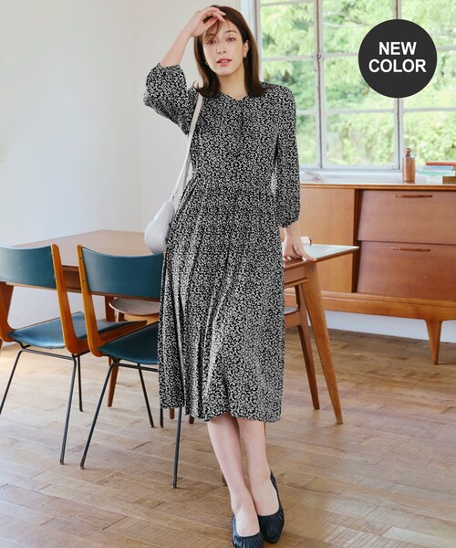 【大きいサイズ】パフスリーブプリーツワンピース（ワンピース）｜Tiaclasse（ティアクラッセ）