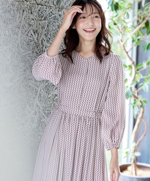 【大きいサイズ】パフスリーブプリーツワンピース（ワンピース）｜Tiaclasse（ティアクラッセ）