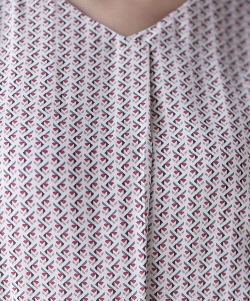 【大きいサイズ】パフスリーブプリーツワンピース（ワンピース）｜Tiaclasse（ティアクラッセ）