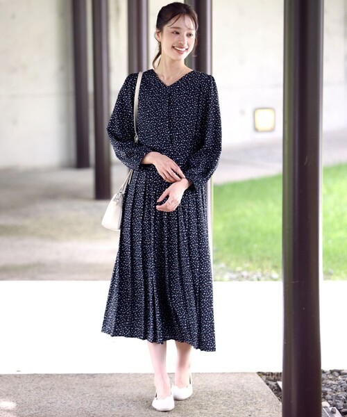 【大きいサイズ】パフスリーブプリーツワンピース（ワンピース）｜Tiaclasse（ティアクラッセ）