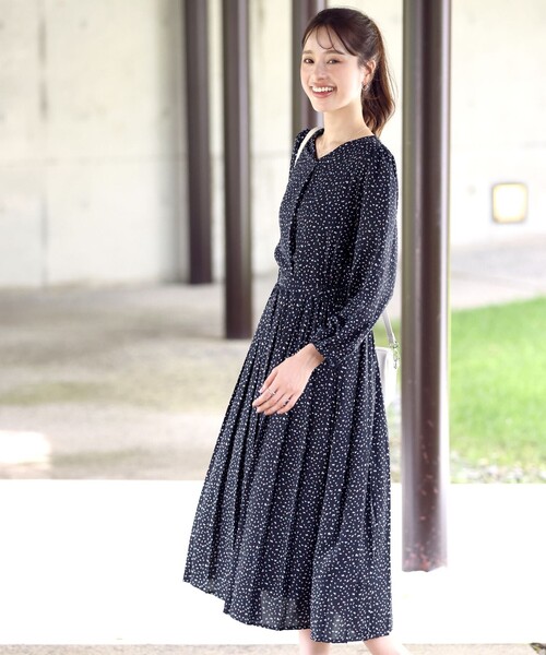 【大きいサイズ】パフスリーブプリーツワンピース（ワンピース）｜Tiaclasse（ティアクラッセ）