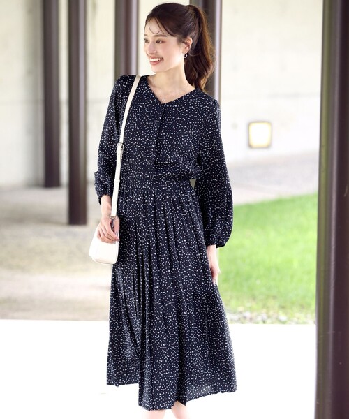 【大きいサイズ】パフスリーブプリーツワンピース（ワンピース）｜Tiaclasse（ティアクラッセ）