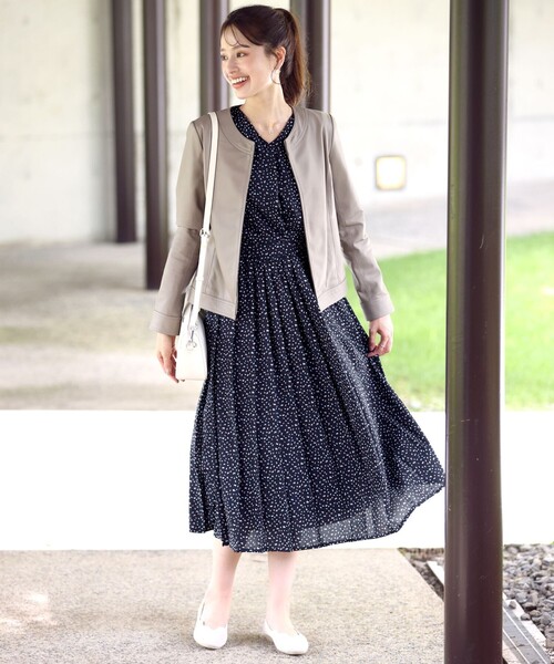 【大きいサイズ】パフスリーブプリーツワンピース（ワンピース）｜Tiaclasse（ティアクラッセ）