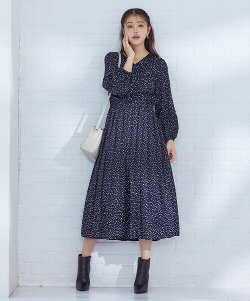 【大きいサイズ】パフスリーブプリーツワンピース（ワンピース）｜Tiaclasse（ティアクラッセ）