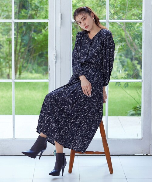 【大きいサイズ】パフスリーブプリーツワンピース（ワンピース）｜Tiaclasse（ティアクラッセ）