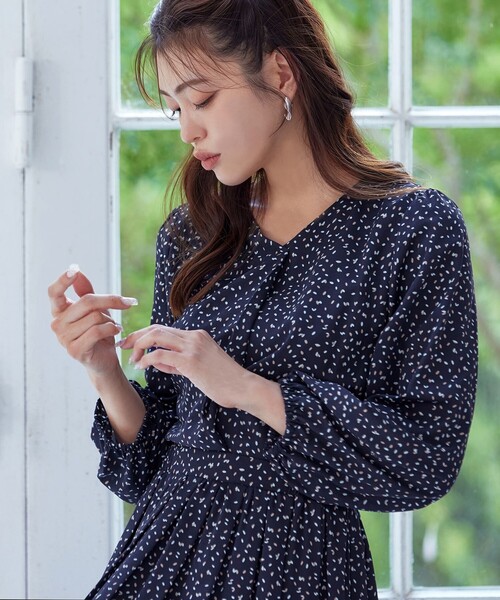 【大きいサイズ】パフスリーブプリーツワンピース（ワンピース）｜Tiaclasse（ティアクラッセ）