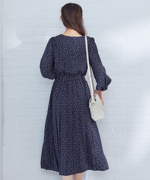 【大きいサイズ】パフスリーブプリーツワンピース（ワンピース）｜Tiaclasse（ティアクラッセ）