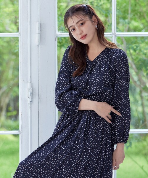 【大きいサイズ】パフスリーブプリーツワンピース（ワンピース）｜Tiaclasse（ティアクラッセ）