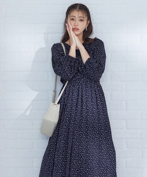 【大きいサイズ】パフスリーブプリーツワンピース（ワンピース）｜Tiaclasse（ティアクラッセ）