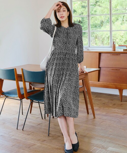 【大きいサイズ】パフスリーブプリーツワンピース（ワンピース）｜Tiaclasse（ティアクラッセ）