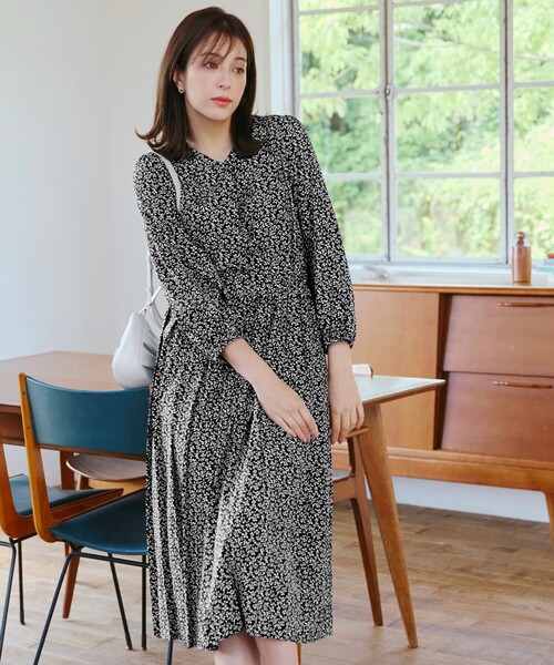 【大きいサイズ】パフスリーブプリーツワンピース（ワンピース）｜Tiaclasse（ティアクラッセ）