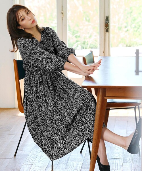 【大きいサイズ】パフスリーブプリーツワンピース（ワンピース）｜Tiaclasse（ティアクラッセ）