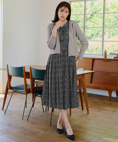 【大きいサイズ】パフスリーブプリーツワンピース（ワンピース）｜Tiaclasse（ティアクラッセ）