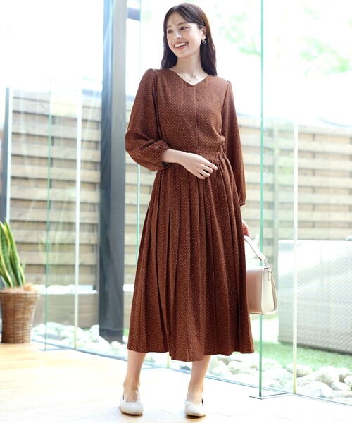 【大きいサイズ】パフスリーブプリーツワンピース（ワンピース）｜Tiaclasse（ティアクラッセ）